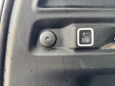 Used 2023 Jeep Grand Cherokee L Laredo image 35