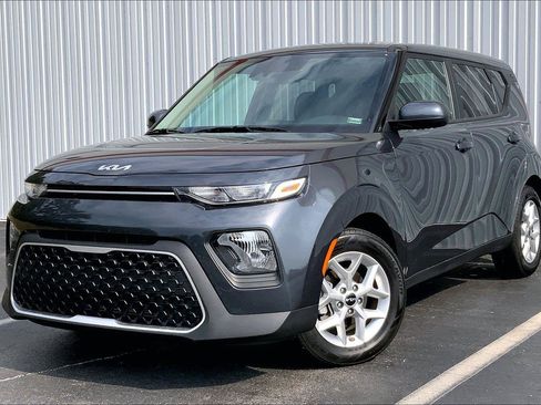 Used 2022 Kia Soul LX w/ Technology Package FWD image 1