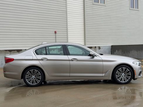 Used 2019 BMW 530i xDrive AWD/4WD image 2