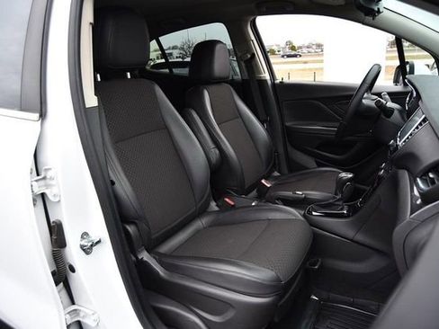 Used 2020 Buick Encore Preferred image 18