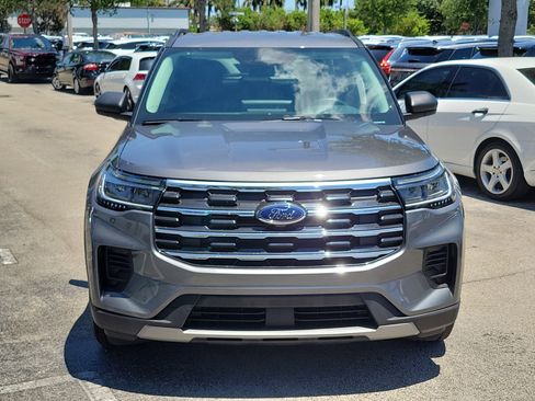 Used 2025 Ford Explorer Active RWD image 2