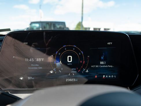 Used 2025 Chevrolet Traverse LT FWD image 28