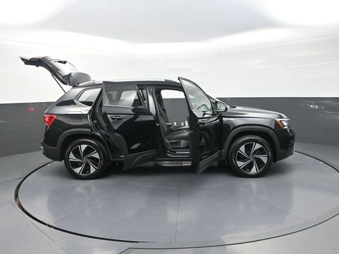 Used 2024 Volkswagen Taos SE AWD/4WD image 36