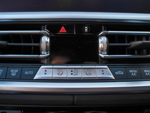 Used 2022 BMW M3 Competition w/ M Carbon Exterior Package AWD/4WD image 29