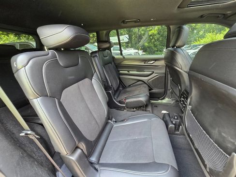 Used 2024 Jeep Grand Cherokee L Altitude AWD/4WD image 18