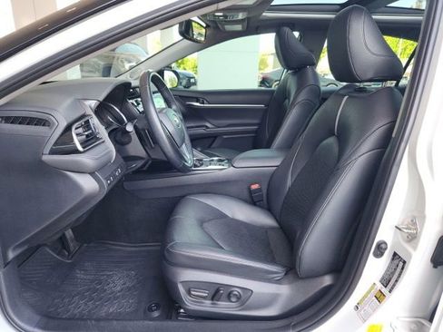 Used 2019 Toyota Camry XSE w/ Navigation Package FWD image 14