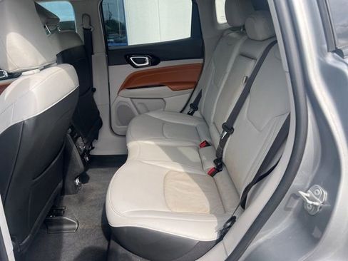 Used 2022 Jeep Compass Limited AWD/4WD image 5