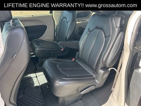 Used 2024 Chrysler Pacifica Touring-L FWD image 38