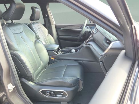 Used 2021 Jeep Grand Cherokee L Overland w/ Luxury Tech Group IV image 17