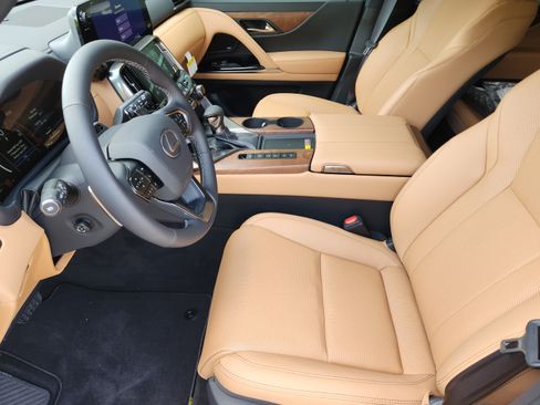 New 2026 Lexus LX 600 4WD w/ Premium Package image 5