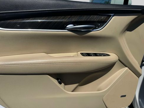 Used 2018 Cadillac XT5 AWD image 14