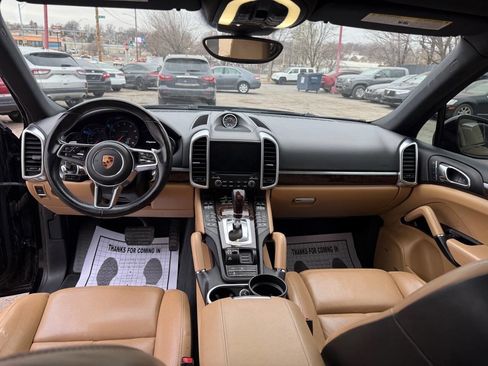 Used 2018 Porsche Cayenne Platinum Edition image 14