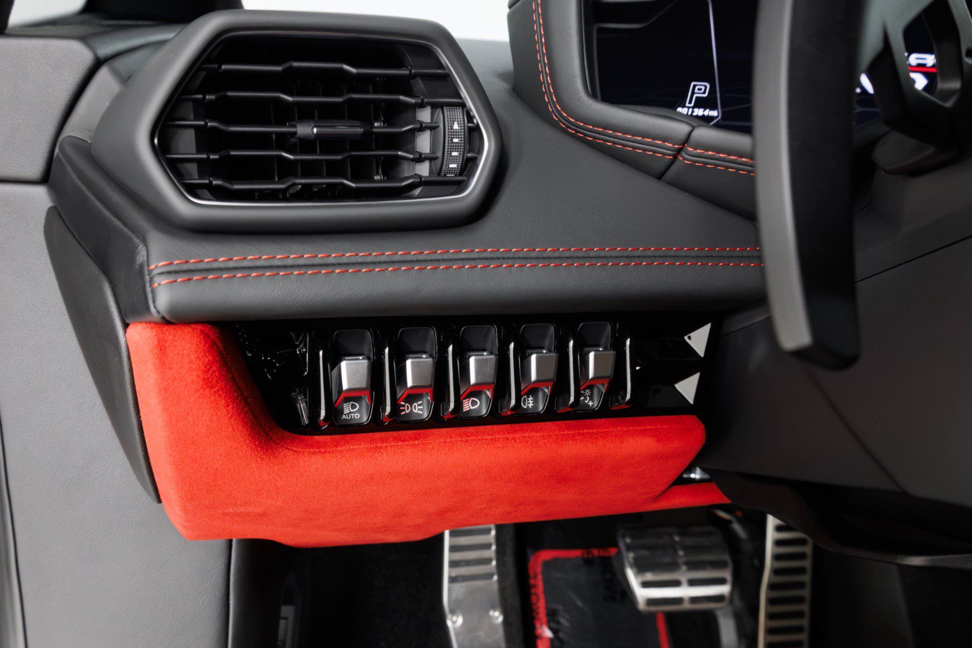 Used 2023 Lamborghini Huracan EVO RWD image 31
