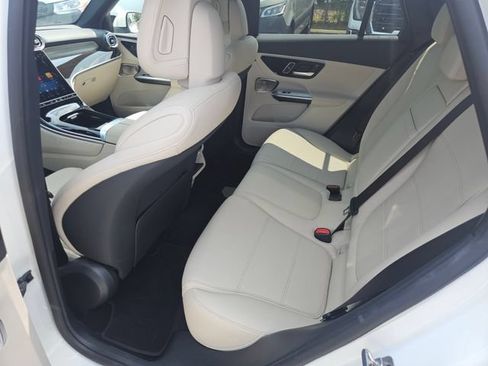 Used 2026 Mercedes-Benz GLC 300 image 9