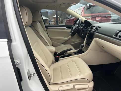 Used 2016 Volkswagen Passat 1.8T SE image 10