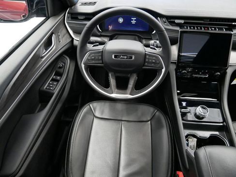 Certified 2025 Jeep Grand Cherokee L Limited w/ Luxury Tech Group II image 31