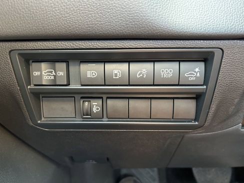 Used 2025 Toyota Sequoia SR5 AWD/4WD image 31