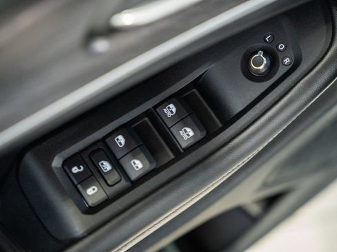 Certified 2023 Jeep Grand Cherokee Limited AWD/4WD image 39