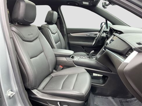 Certified 2024 Cadillac XT6 Luxury w/ LPO, Floor Liner Package image 29