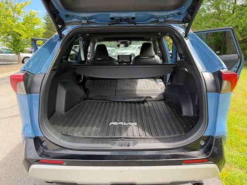 Used 2025 Toyota RAV4 XSE AWD/4WD image 14
