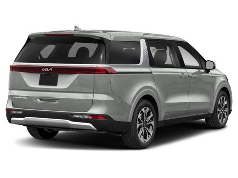 Used 2024 Kia Carnival EX FWD image 2