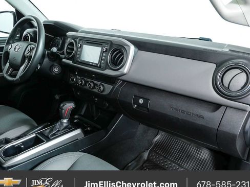 Used 2017 Toyota Tacoma SR5 w/ Tow Package AWD/4WD image 20