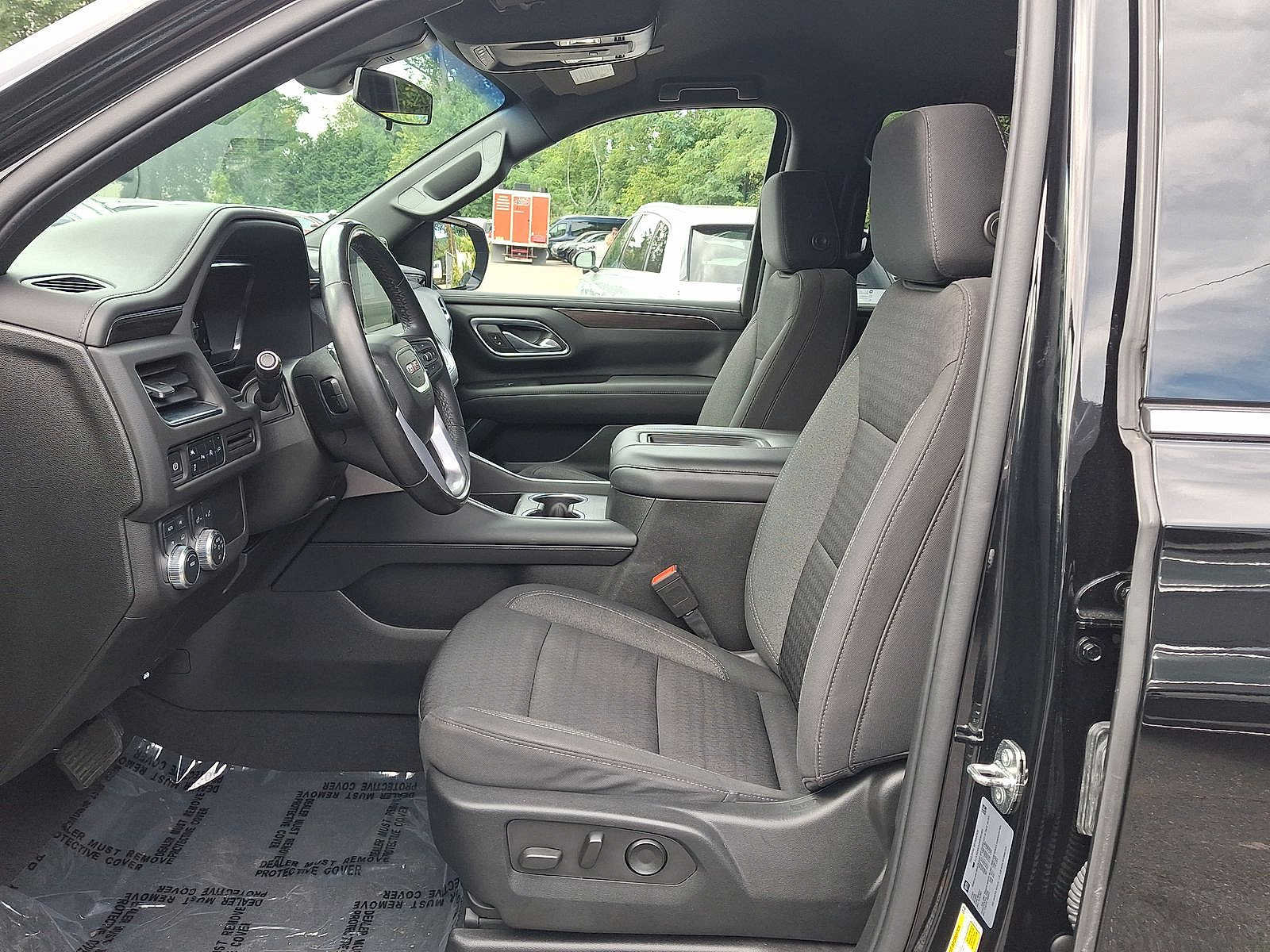 Used 2022 GMC Yukon SLE w/ Gmc Pro Safety Plus Package AWD/4WD image 17