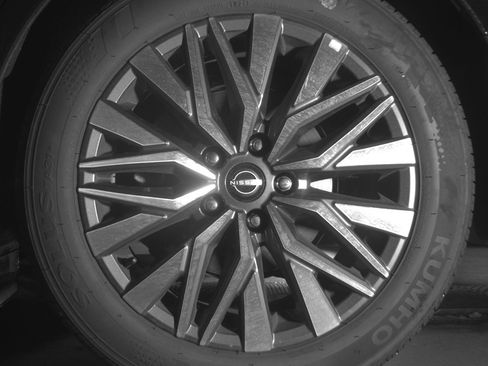 Used 2025 Nissan Altima 2.5 SV FWD image 14