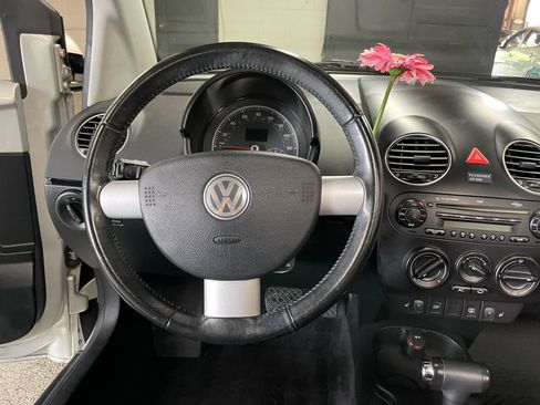Used 2009 Volkswagen Beetle Blush FWD image 19