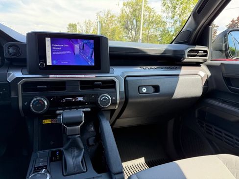 Certified 2025 Toyota Tacoma SR5 AWD/4WD image 24