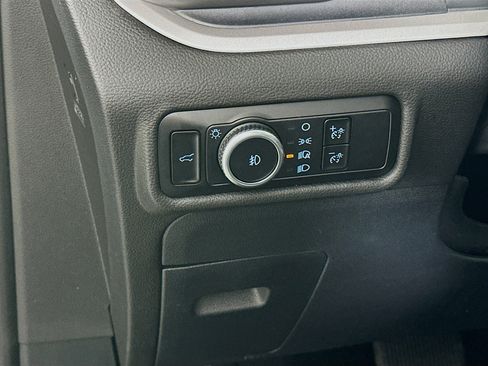 Used 2024 Ford Explorer XLT w/ Equipment Group 202A RWD image 17