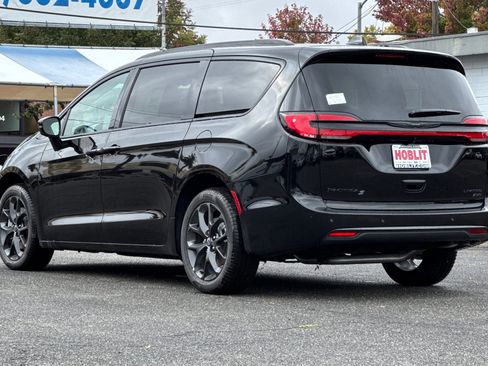 New 2026 Chrysler Pacifica Limited w/ S Appearance Package image 5