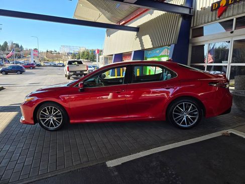 Used 2023 Toyota Camry XLE w/ Cold Weather Package image 8