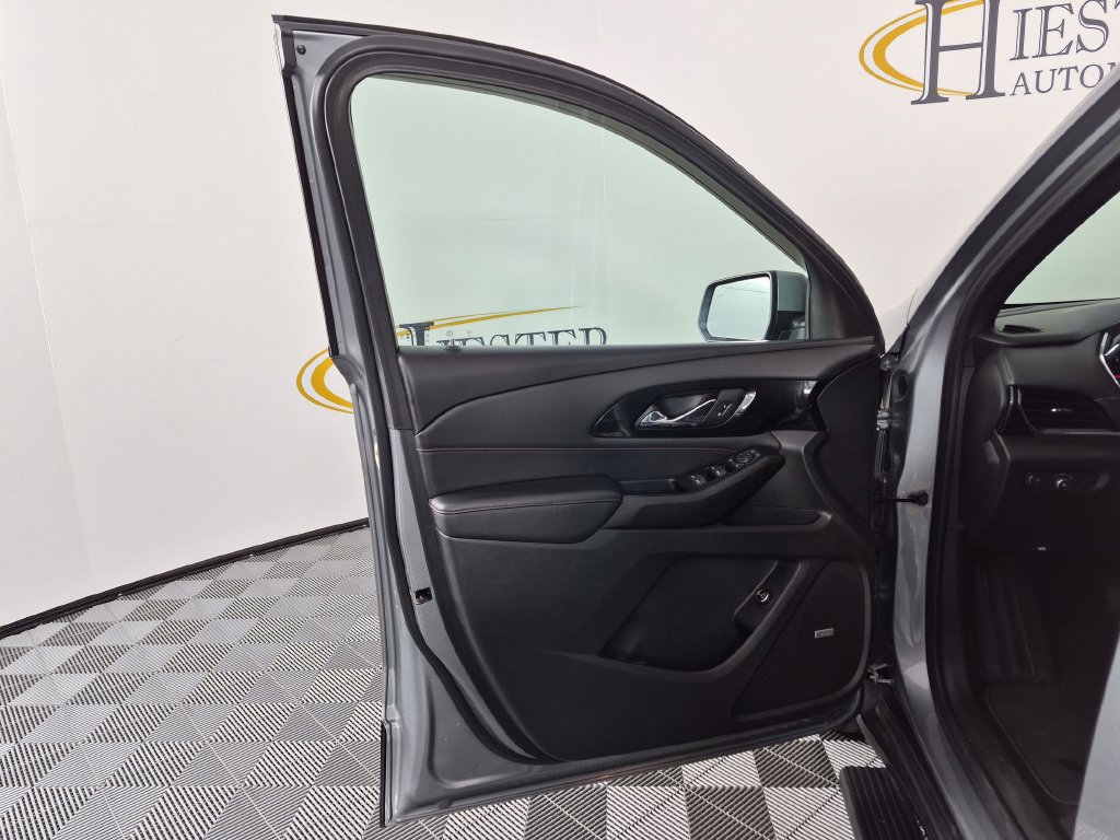 Used 2023 Chevrolet Traverse RS AWD/4WD image 13