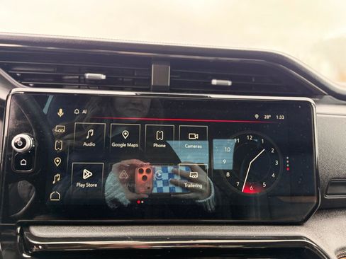 Used 2024 GMC Sierra 1500 AT4 w/ Technology Package image 19