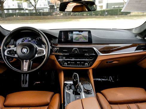 Used 2019 BMW 530i xDrive w/ M Sport Package image 15