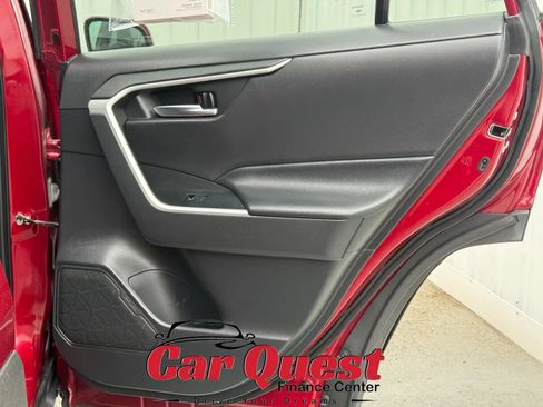Used 2022 Toyota RAV4 XLE w/ Convenience Package FWD image 15