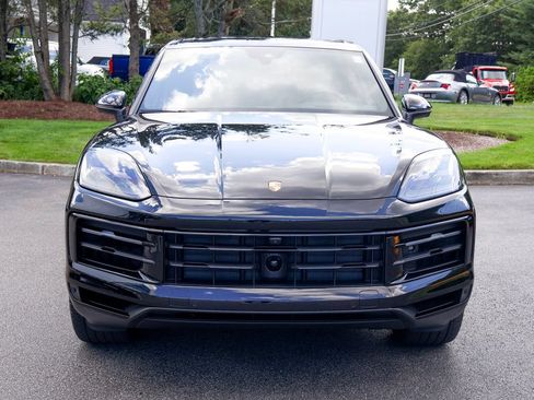 Certified 2025 Porsche Cayenne AWD/4WD image 31