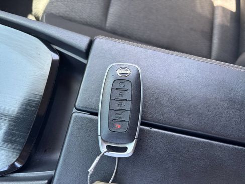 Used 2025 Nissan Rogue SV FWD image 21