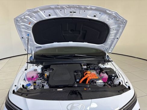 New 2025 Hyundai Elantra SEL FWD image 11