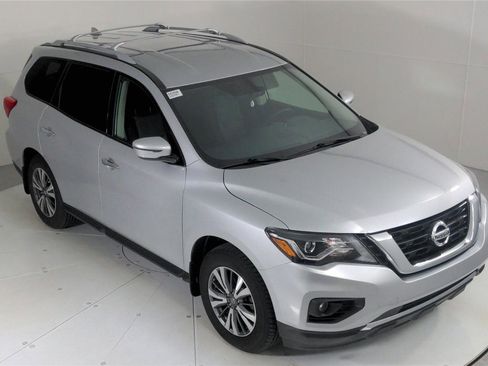 Used 2020 Nissan Pathfinder SV image 5
