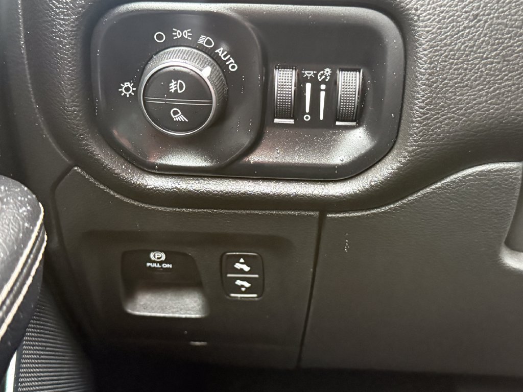 Used 2023 RAM 1500 Laramie AWD/4WD image 31
