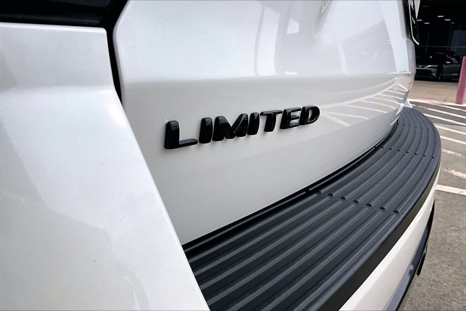Used 2019 Ford Expedition Limited w/ Equipment Group 303A RWD image 31