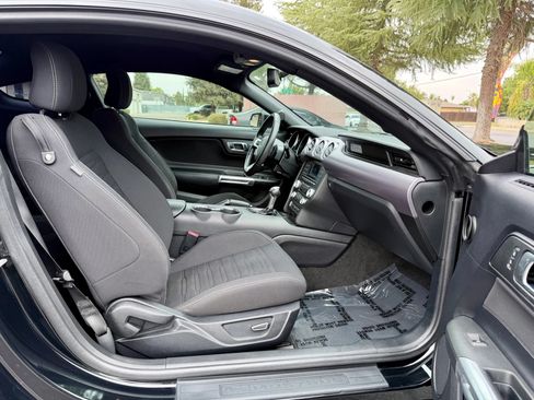 Used 2016 Ford Mustang GT RWD image 11