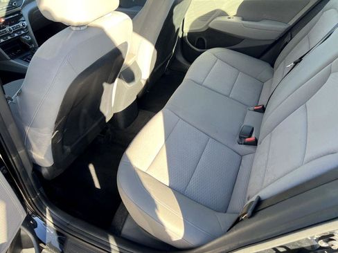 Used 2020 Hyundai Elantra SEL image 12