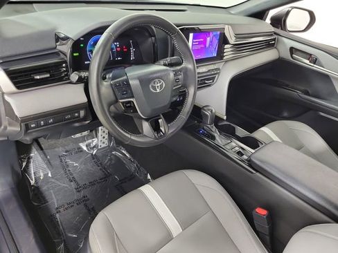 Used 2025 Toyota Camry SE FWD image 18