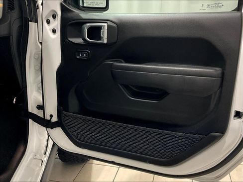 Used 2024 Jeep Wrangler Willys AWD/4WD image 12