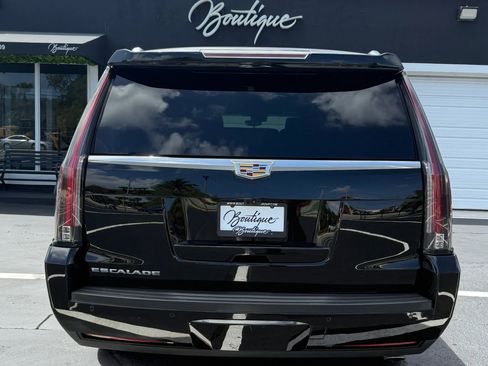 Used 2018 Cadillac Escalade ESV Platinum AWD/4WD image 4