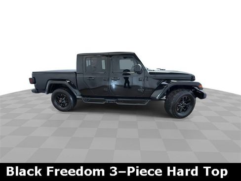 Used 2022 Jeep Gladiator Sport image 2