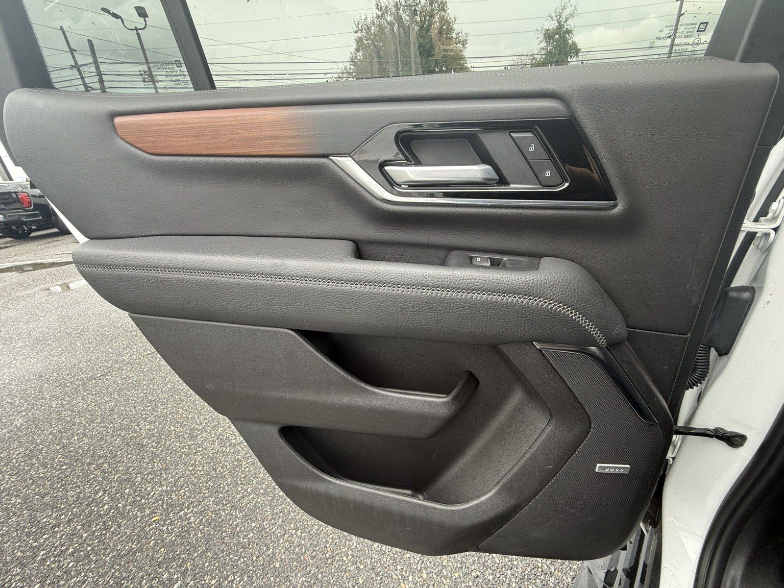 Used 2025 GMC Yukon Denali AWD/4WD image 27